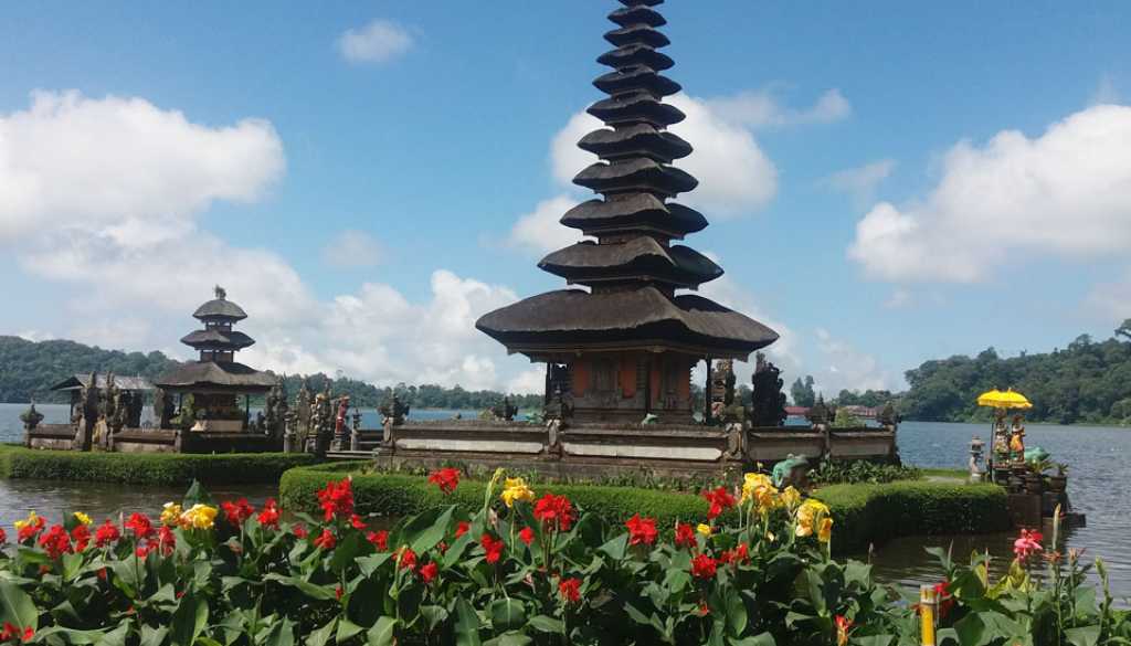 Ulun Danu Temple Tour Excellent Service Bali Custom Tour